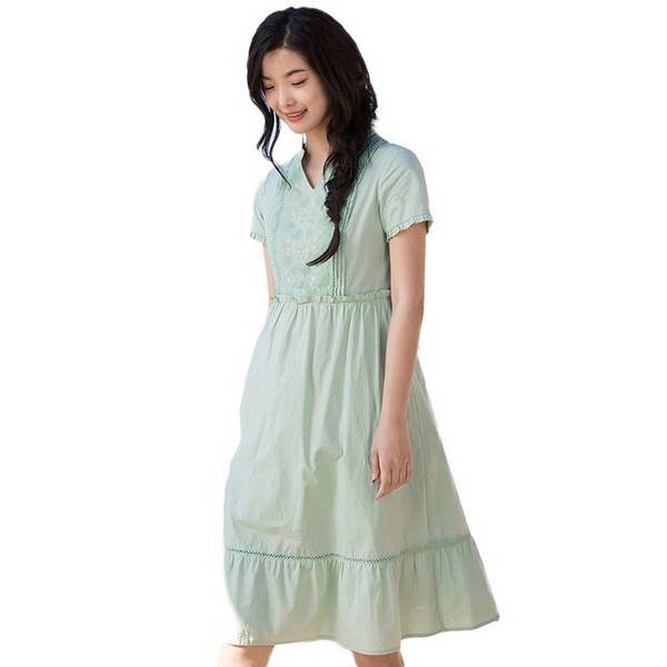 冰爽解暑，淺綠色連衣裙回歸清新自然